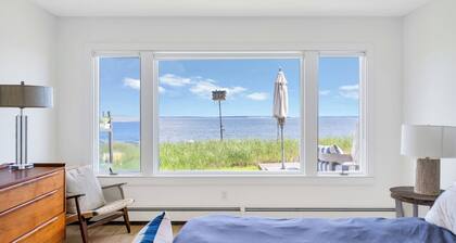 Bayfront Luxury Retreat with Heated Pool, Private Beach, and Sweeping Water...