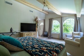 4 chambres, fer et planche à repasser, Wi-Fi, draps fournis