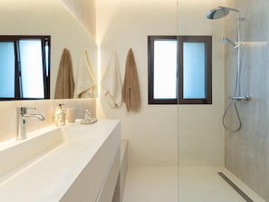Hair dryer, towels