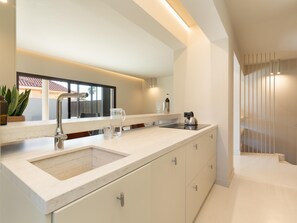 Réfrigérateur, micro-ondes, four, lave-vaisselle