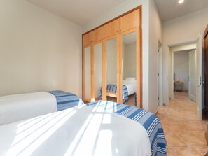 2 bedrooms, iron/ironing board, Internet, bed sheets