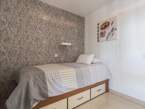 2 chambres, fer et planche à repasser, accès Internet, draps fournis