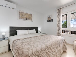 2 chambres, fer et planche à repasser, accès Internet, draps fournis