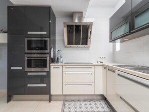 Réfrigérateur, micro-ondes, four, lave-vaisselle