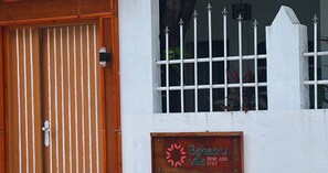 Façana frontal de l'allotjament
