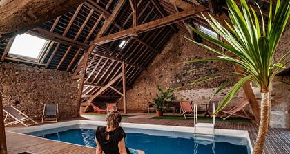 Gite with private indoor pool and relaxation area. High-speed Wi Fi