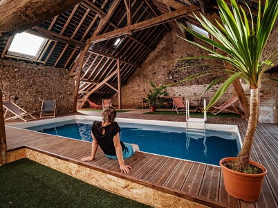 Gite with private indoor pool and relaxation area. High-speed Wi Fi