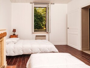 3 slaapkamers, een strijkplank/strijkijzer, wifi