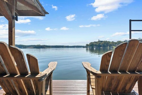 Sleeps 12, 16ft Water, Game Room, Hot Tub + MORE!