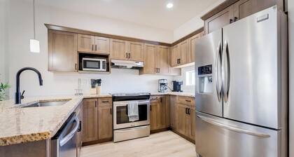 Family-Friendly 3BR w/Arcade + 13 Min to Airport