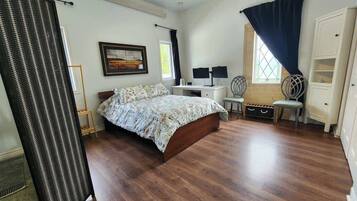 3 bedrooms, WiFi, bed sheets