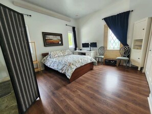 3 عدّة غرف نوم وواي فاي وملاءات أسرّة