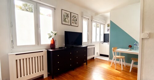 Appartement lumineux près du centre de Nantes, chambre ouverte, cuisine complète