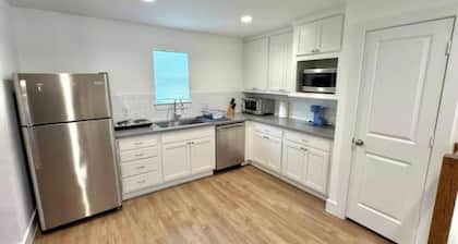 Montrose Central 4BR Stay