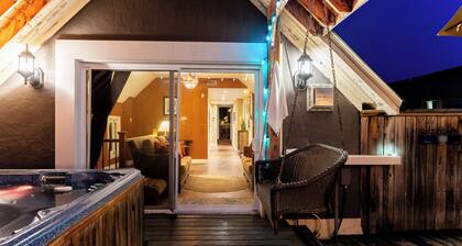 Downtown Oasis: Spacious 4BR Executive Loft with Rooftop Hot Tub