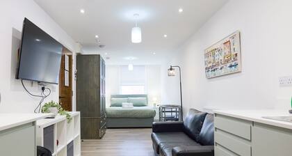 Old Silk Apartments by Covstays