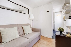 Living area - BM-Studio 2P Beaux Arts (Paris)