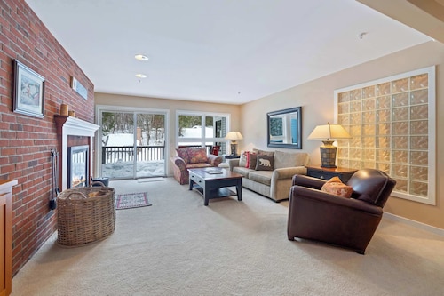 Ski-In/Out at Okemo | 3BR Ledgewood w/ Fireplace