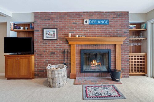 Ski-In/Out at Okemo | 3BR Ledgewood w/ Fireplace