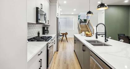 5 BDRM, 3 King Beds, Two Suites-Perfect Group Stay