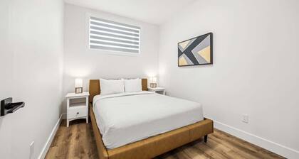 5 BDRM, 3 King Beds, Two Suites-Perfect Group Stay