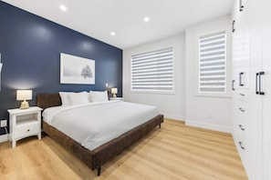 3 bedrooms, desk, iron/ironing board, travel cot