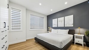 3 Schlafzimmer, Schreibtisch, Bügeleisen/Bügelbrett, Reisekinderbett