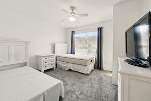 4 soveværelser, skrivebord, strygejern/strygebræt, weekendseng