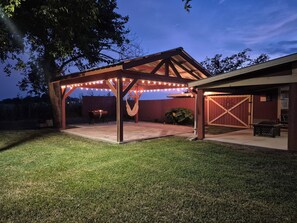 Terrace/patio - Serene Retreat at Garza’s Ranch - Ponies & Cows (Wallis)