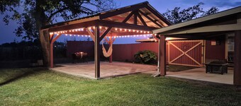 Serene barn house with cattle in Wallis, TX - Perfect for a peaceful getaway