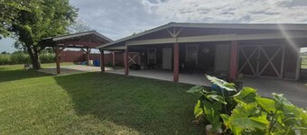 Serene barn house with cattle in Wallis, TX - Perfect for a peaceful getaway