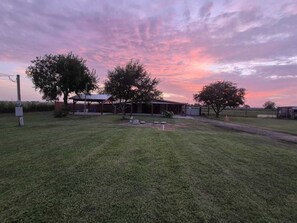 Property grounds - Serene Retreat at Garza’s Ranch - Ponies & Cows (Wallis)