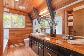 Umweltfreundliche Kosmetikartikel, Haartrockner, Handtücher, Seife