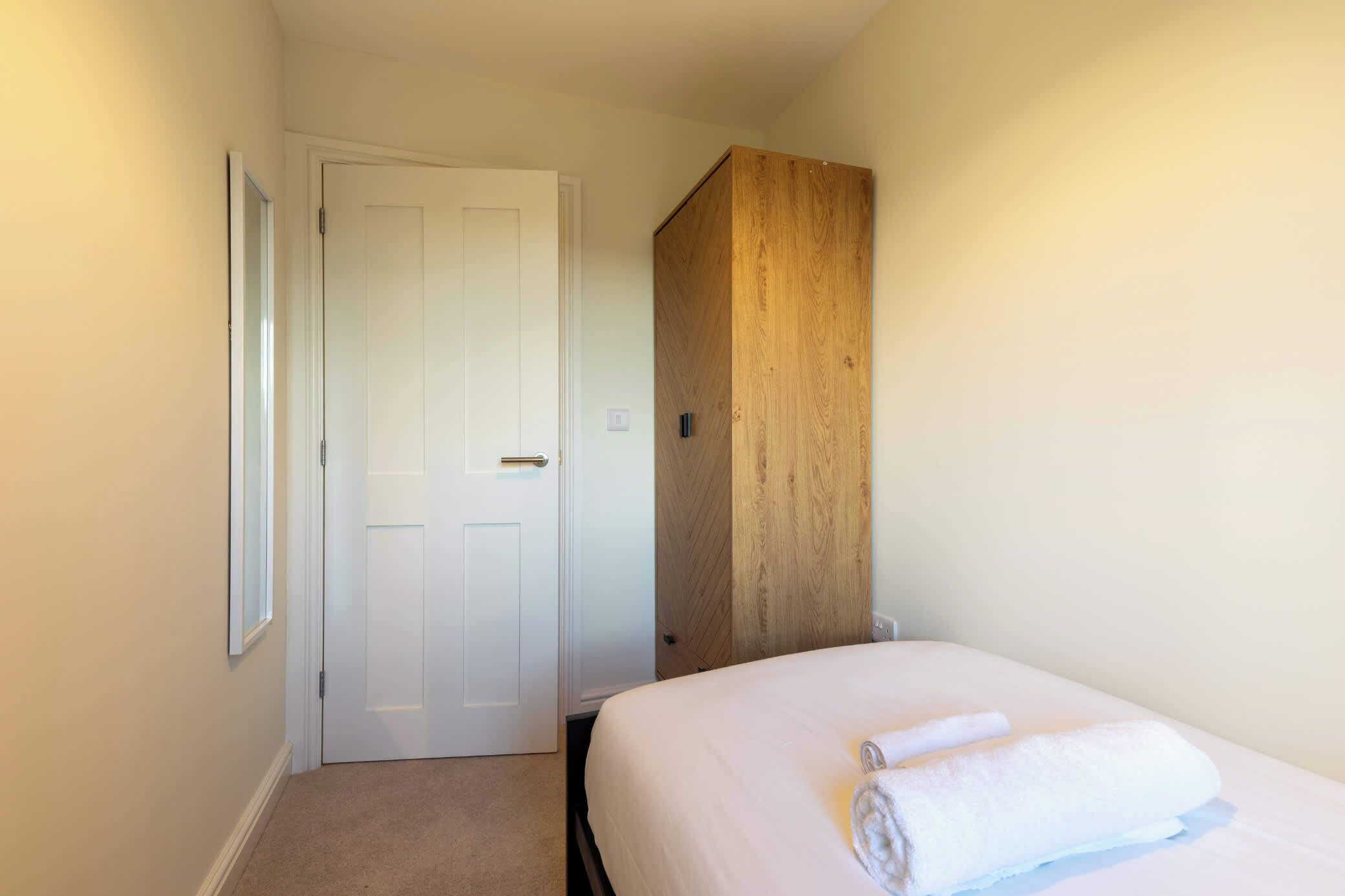 3 bedrooms, iron/ironing board, travel crib, internet