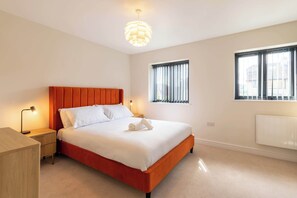 3 bedrooms, iron/ironing board, travel cot, Internet