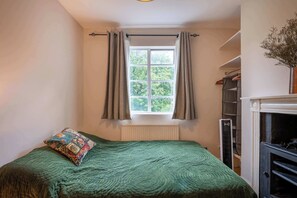 1 bedroom, iron/ironing board, Internet, bed sheets