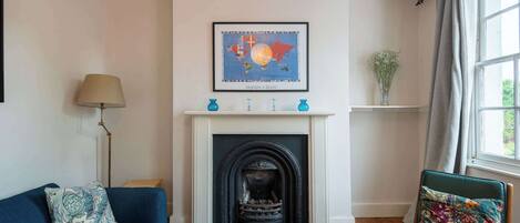 Fernseher, Kamin, Arbeitsbereiche