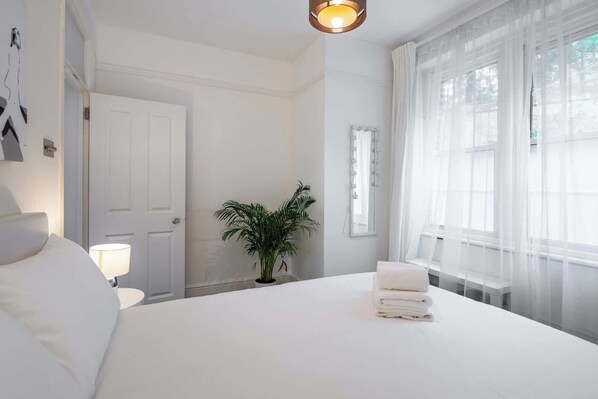 2 bedrooms, iron/ironing board, WiFi, bed sheets