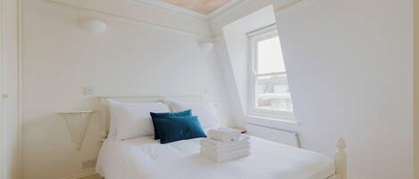 1 chambre, fer et planche à repasser, accès Internet, draps fournis