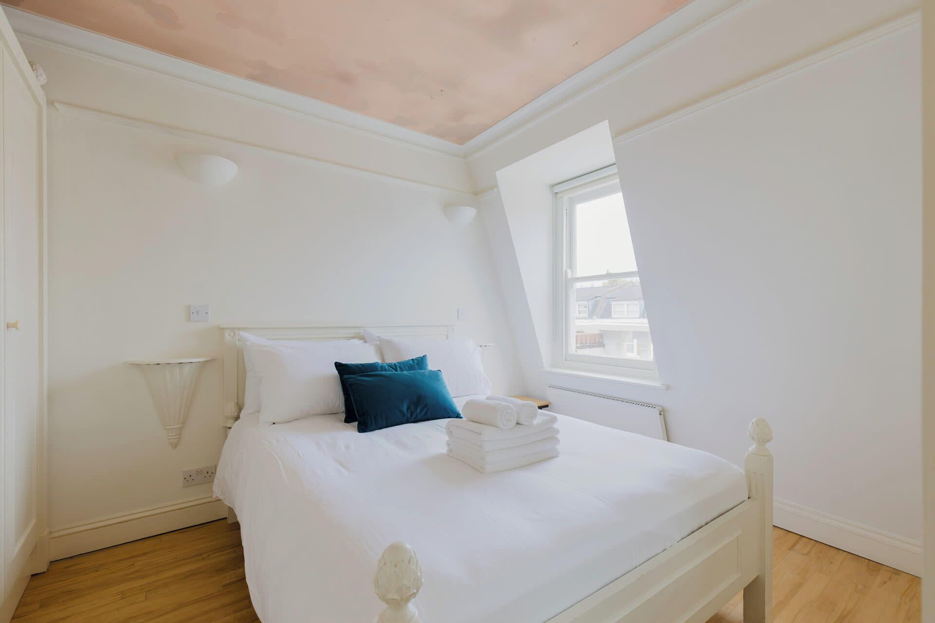 1 bedroom, iron/ironing board, internet, bed sheets