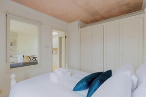 1 bedroom, iron/ironing board, internet, bed sheets