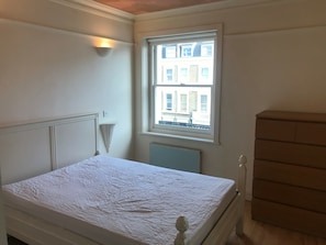 1 chambre, fer et planche à repasser, accès Internet, draps fournis