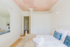 1 habitación, tabla de planchar con plancha, internet y ropa de cama 