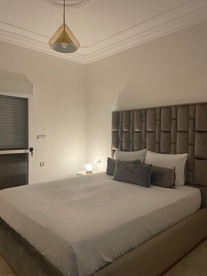 3 bedrooms, bed sheets - Luxurious 3-bedroom apartment (Larache)