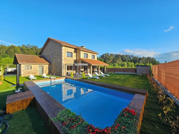 Pool - BEACH AND NATURE HOUSE 20 MINUTES AWAY FROM LA CORUÑA (miño)