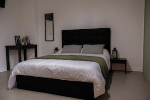 Chambre Classique avec lits jumeaux, vue jardin | Bureau