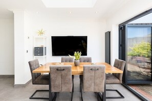Outdoor dining - Executive Harborne House (Harborne)