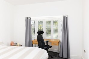 2 bedrooms, iron/ironing board, internet, bed sheets