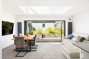 電視、電子遊戲、書籍