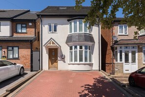 Exterior - Executive Harborne House (Harborne)
